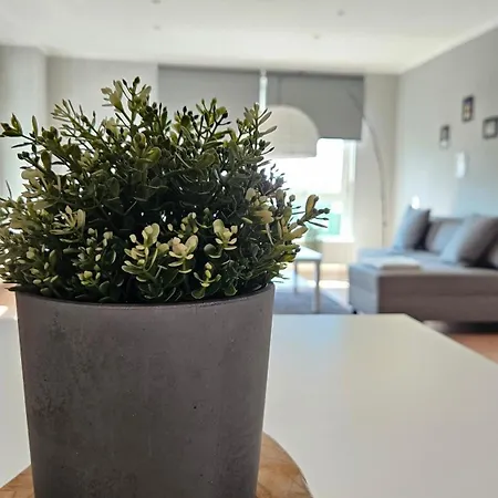 Apartment L19 One - Geraeumig In Ruhiger Lage Mit Parkplatz